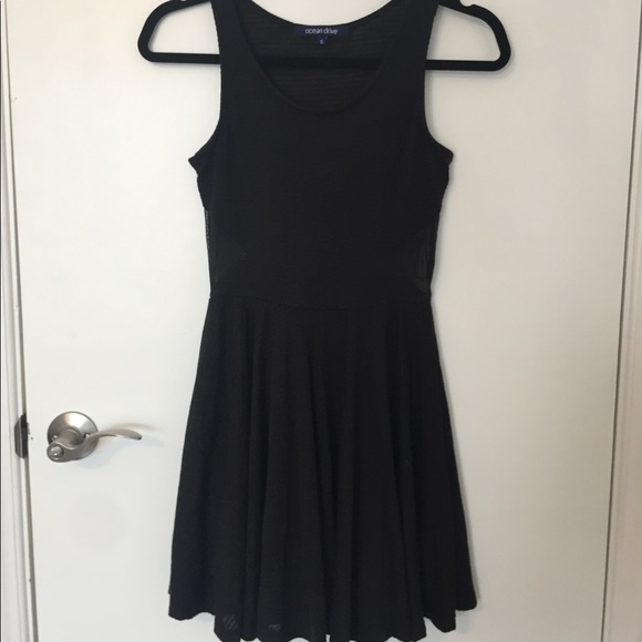 Women’s Clothing - Picture 8 of 9